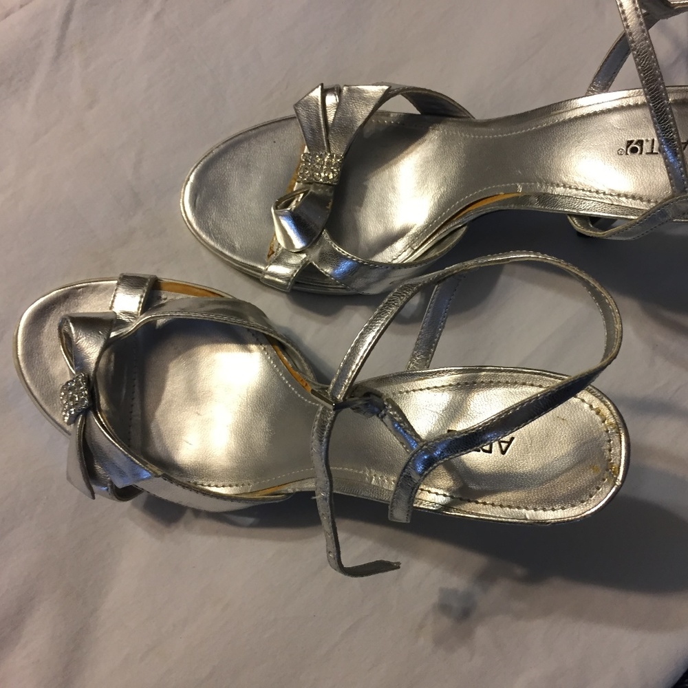 WOMEN'S SHOES